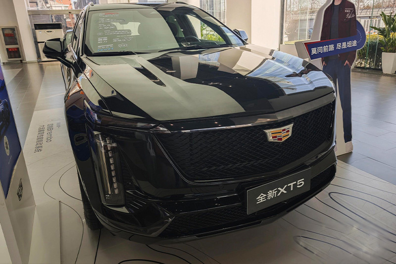     Cadillac XT4 обвалил цены: от $22 000 за кроссовер премиум-класса
