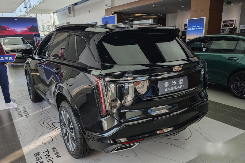    Cadillac XT4