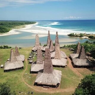 До 16 века остров Сумба оставался изолирован полностью - этим объясняется его нынешняя отсталость.