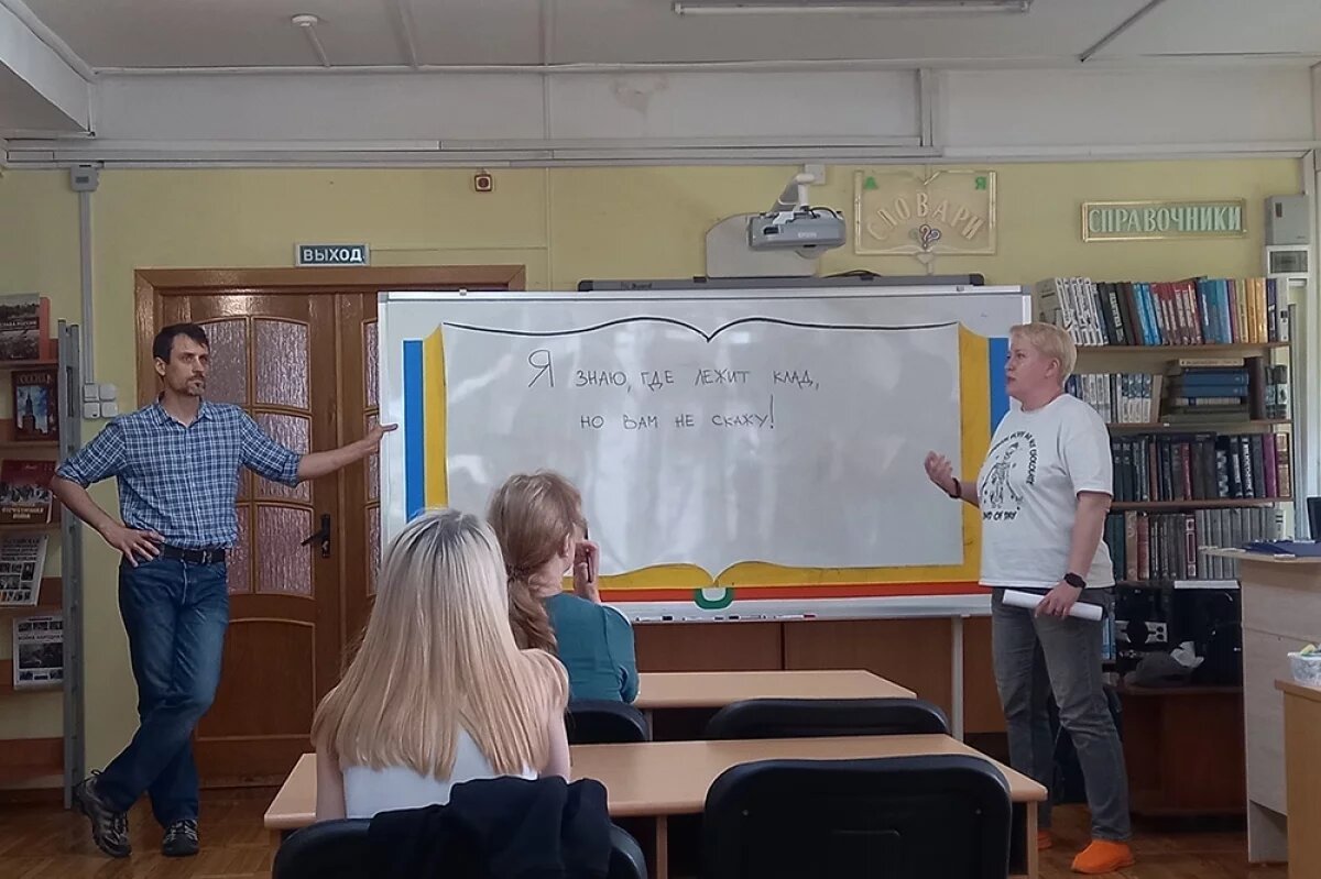    Начинающим авторам прозаики Роман Брюханов и Татьяна Троценко на пальцах объясняют, как рождаются книги.