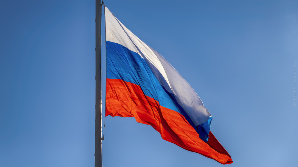 Флаг России в Питере © NickFW.ru — 21.10.2023г.