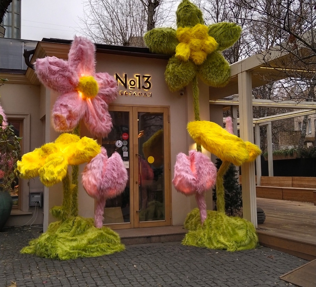 Фото из личного архива.Снято зимой Вход в ресторан .