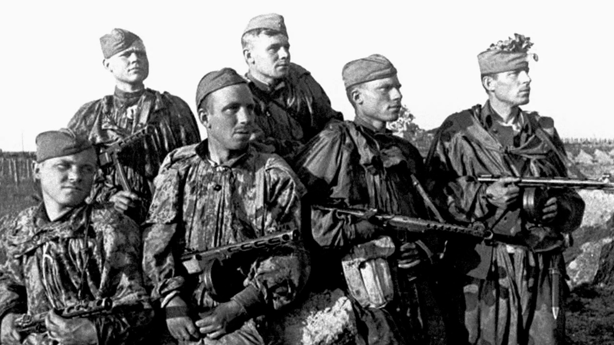 Фотография штурмовой группы. Великая Отечественная война. Источник shkolamoskva.ru