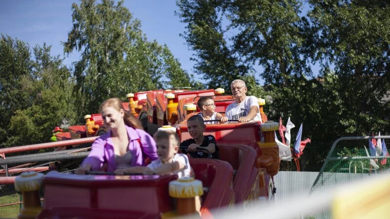     Аттракционы в парке "Солнечный ветер". Дарья Беркетова