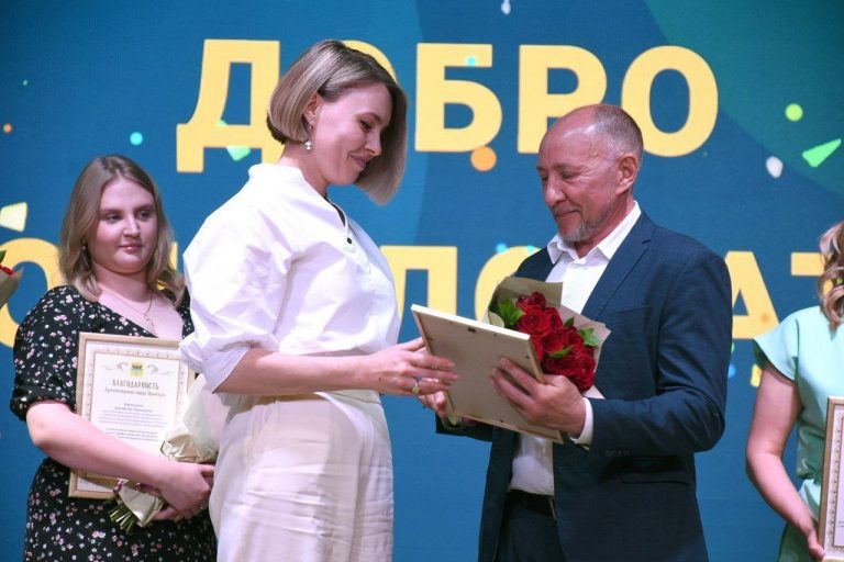    В Оренбурге более 200 медработников получили муниципальные награды Оренбуржье