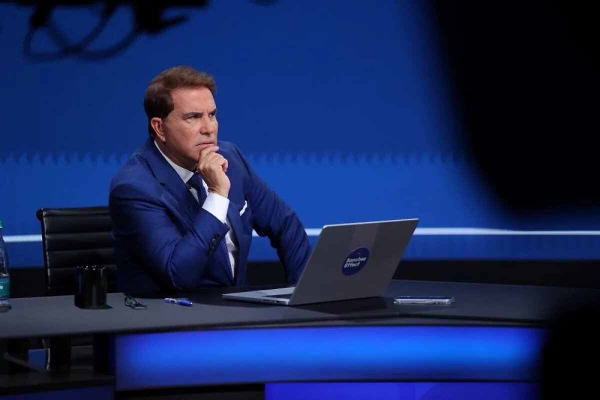    В 2025 году Санчес переехал в Москву, чтобы работать на RT.