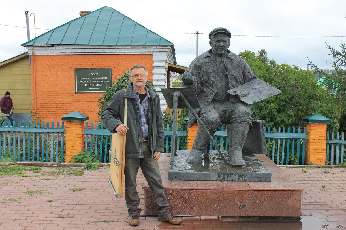 Памятник Аркадию Пластову село Прислониха