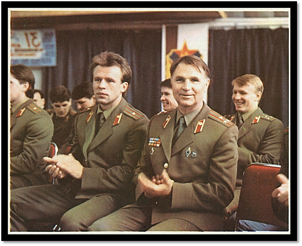 Виктор Тихонов в военной форме.