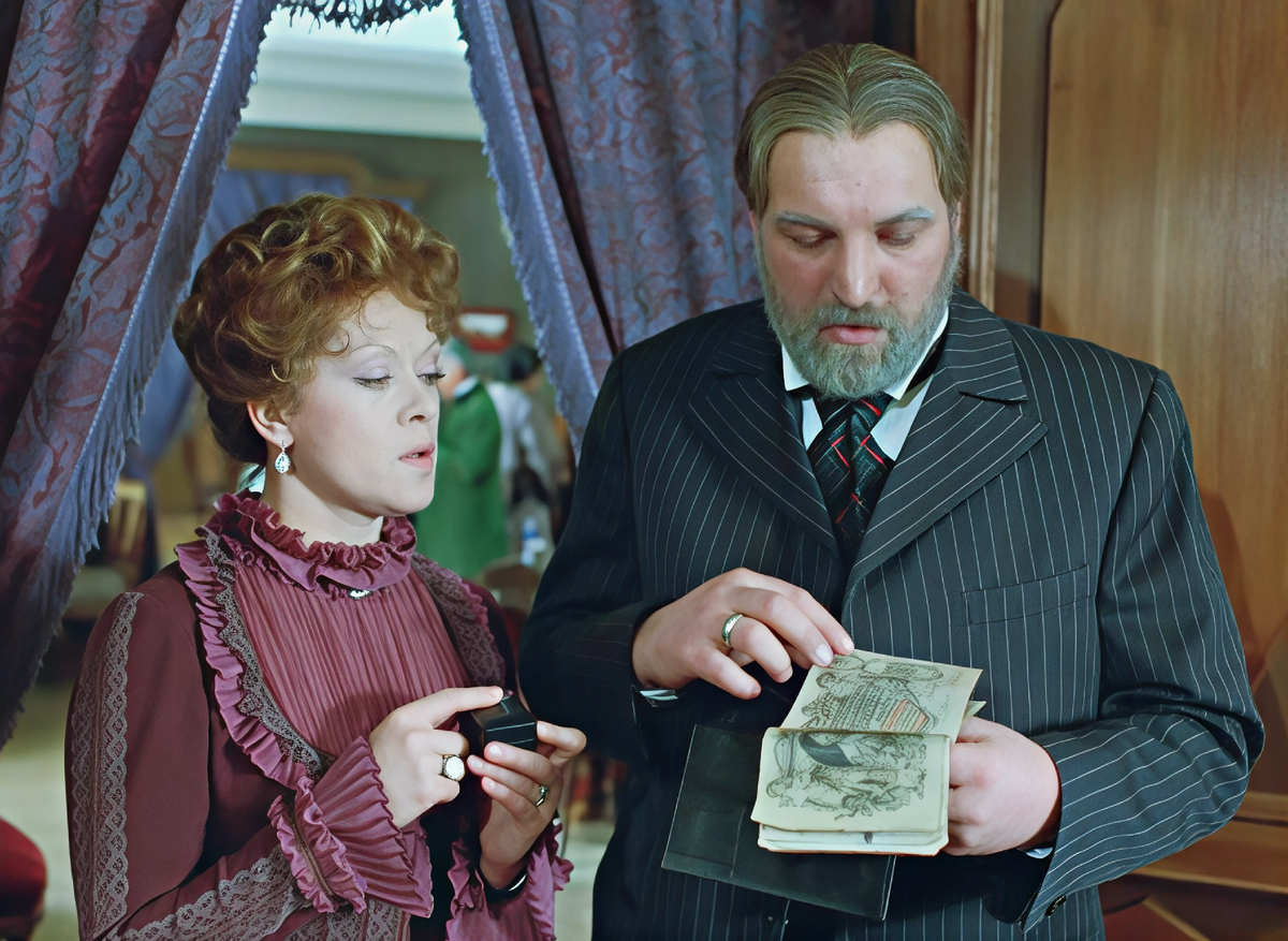 Кадр из фильма "Жестокий романс"