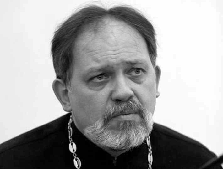 Новый год, 2 января, вечер. Позвали на отпевание усопшего, иду. А сам думаю, а туда ли я вообще иду?