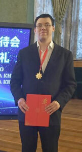 Ученый НМИЦ онкологии Минздрава России Дмитрий Гвалдин с наградой. Администратор  📷
