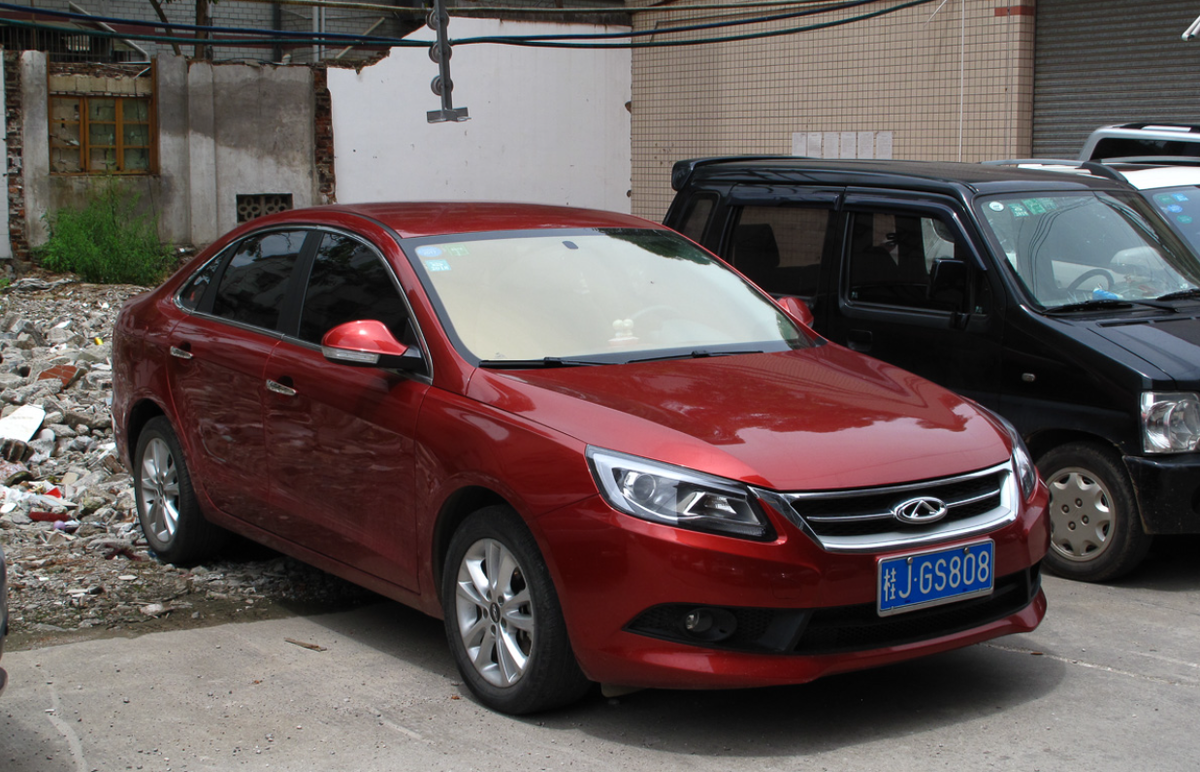 Одна из ранних моделей Chery Arrizo.