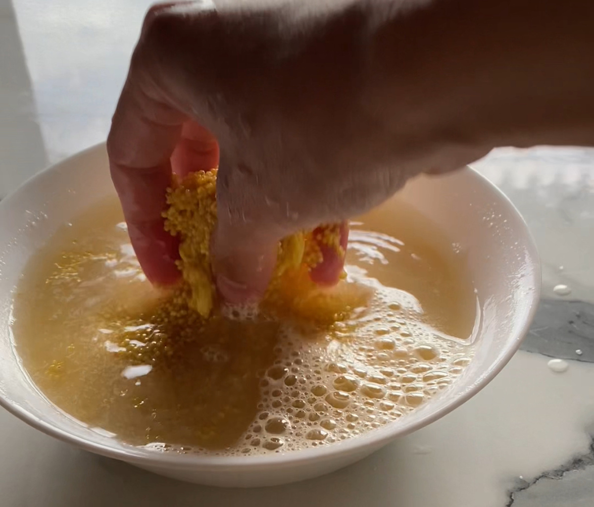 Промыть пшено несколько раз.