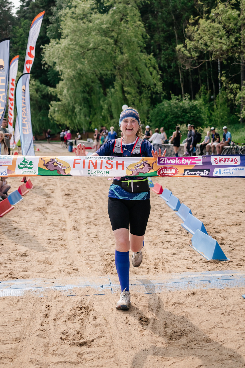 Моя первая лента финишера. 52 километра позади. Фото организатора. 