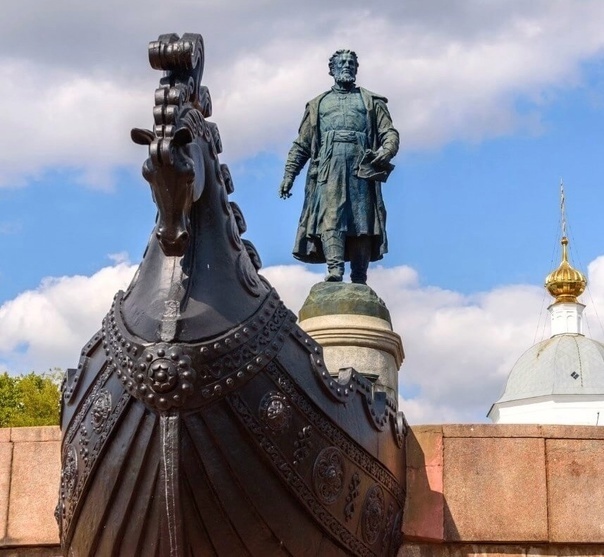 Памятник Афанасию. Никитину в Твери.Фото с сайта https://cno.tversu.ru/news/35867.