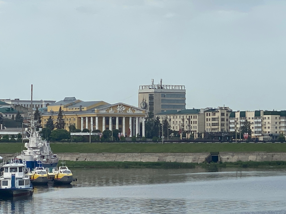 Вид на Чебоксары с борта теплохода