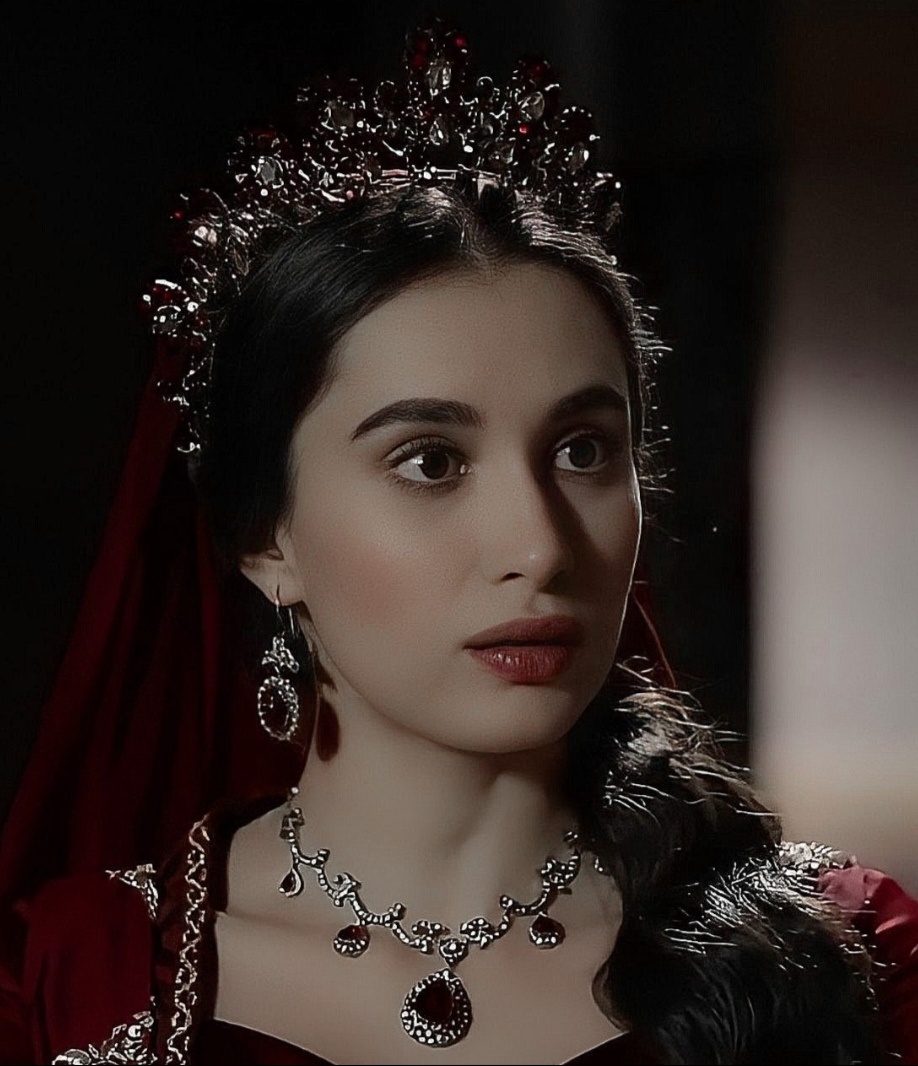 Валиде Турхан.