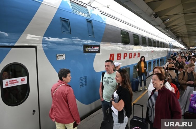 Двухэтажный поезд «Аврора» вошел в Книгу рекордов России
Фото:Сергей Бобылев / РИА Новости