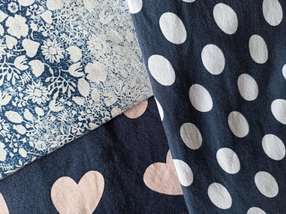 Вот такую ткань мне предстоит освежить с помощью окрашивания