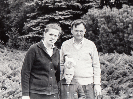 Ирина Полякова с родителями.
Фото: Из личного архива