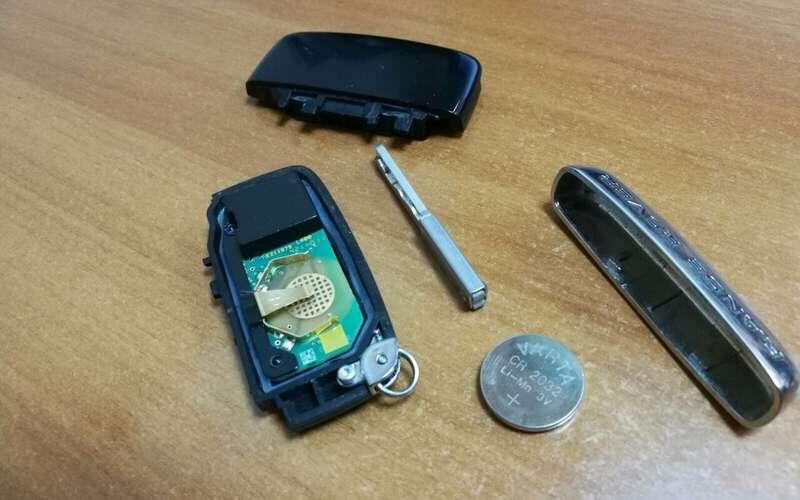    В брелоке чаще всего используется батарея CR2032.