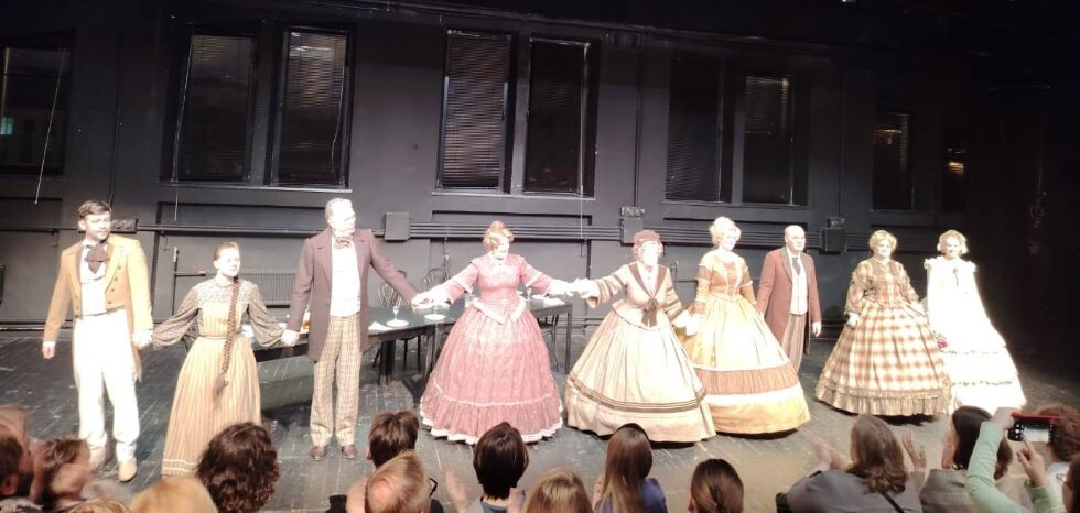 Актёры на поклонах