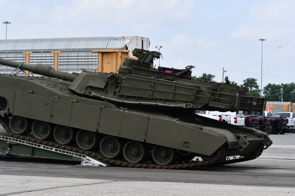    Выгрузка танков в Вашингтоне.