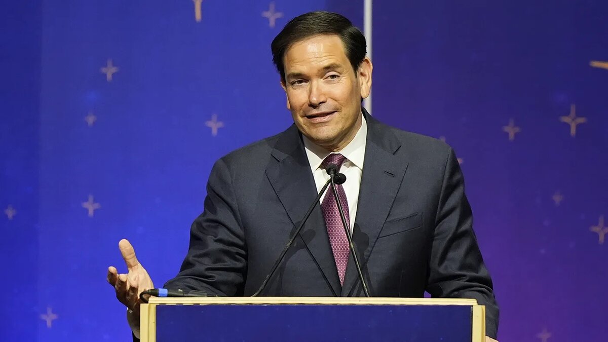   Mark Schiefelbein / AP