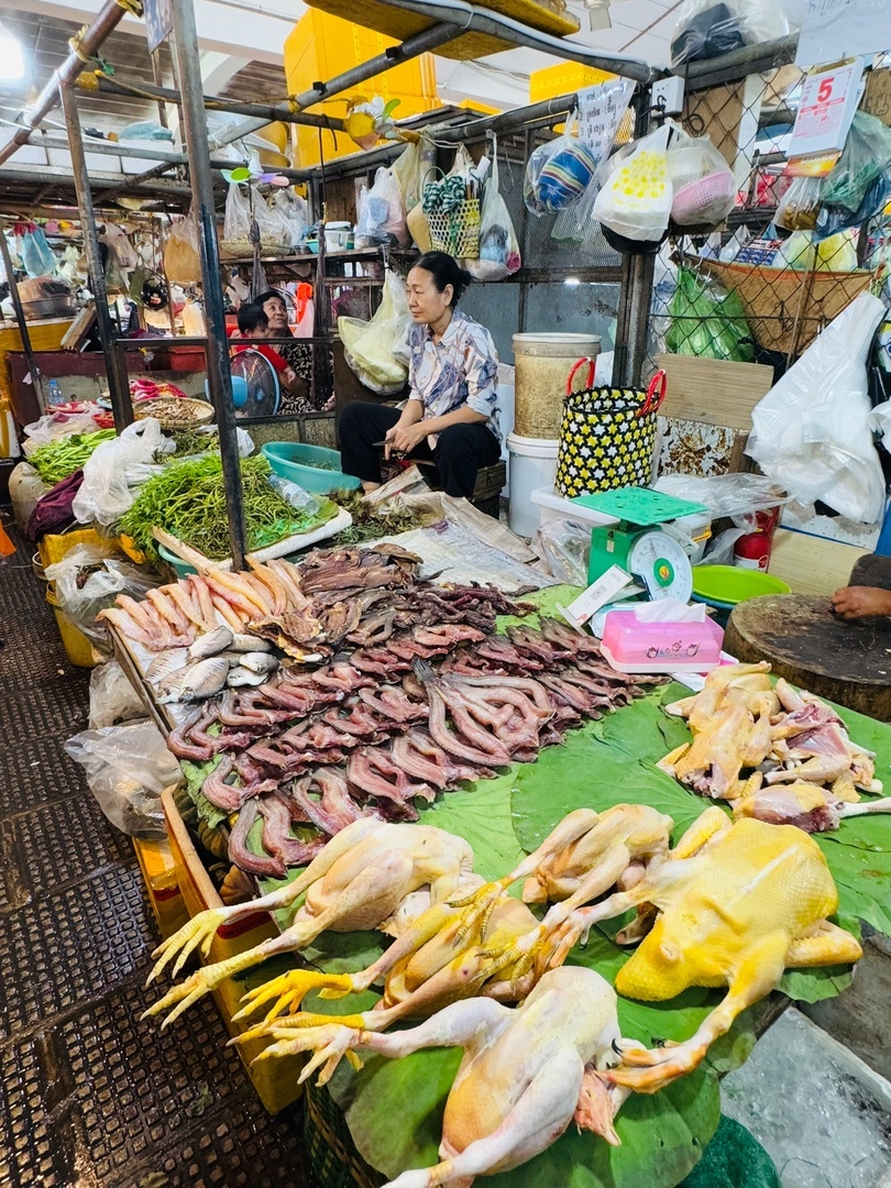 На базаре продают не только еду