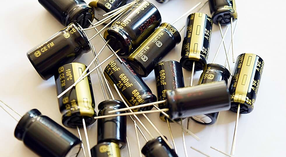 Как понять,что в усилителе или магнитофоне пора менять конденсаторы