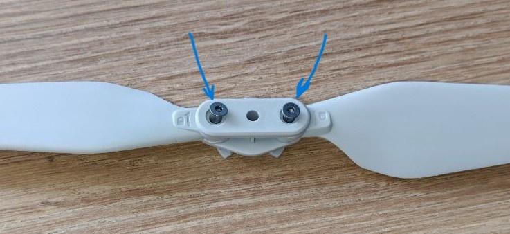 Откручиваем оба винта