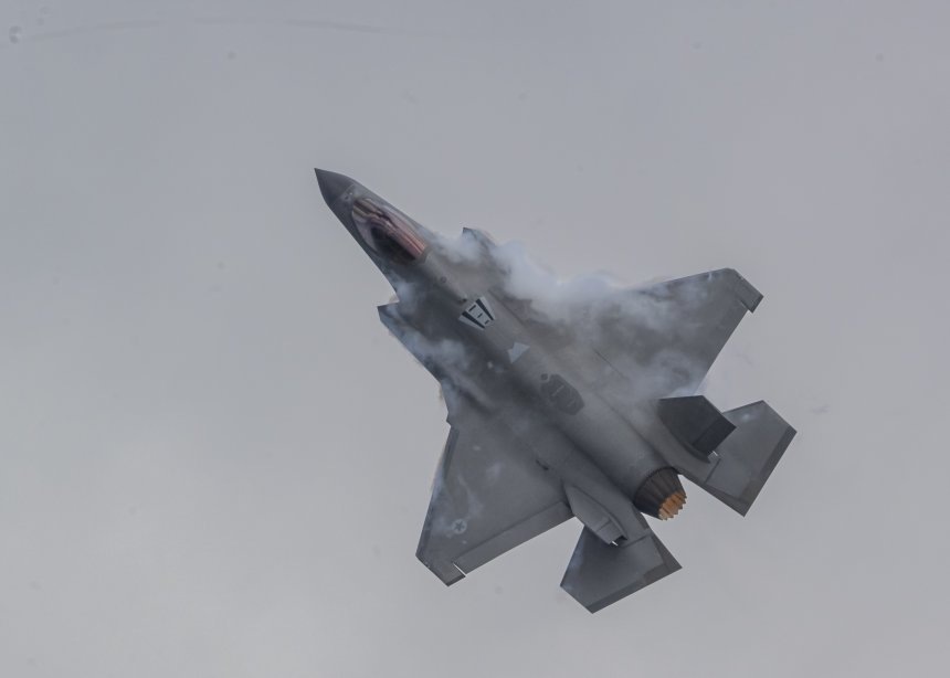 F-35 демонстрация возможностей маневренности Zuma\TASS