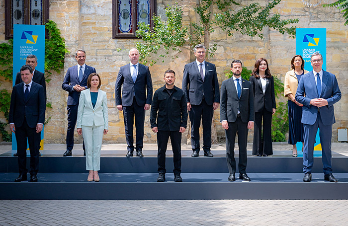    Участники саммита «Украина — Восточная Европа». Александр Вучич справа.Ukrainian Presidential Press Service/REUTERS