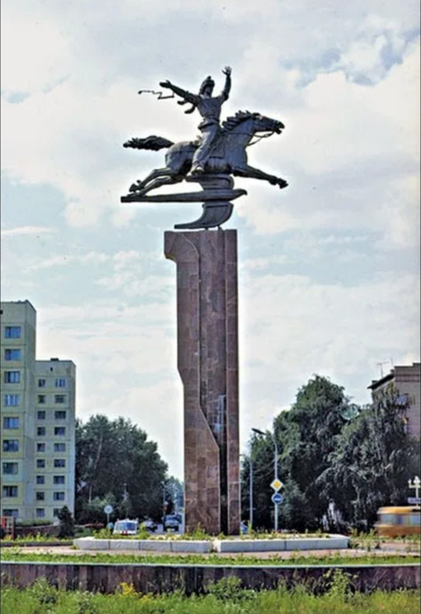 Памятник Салавату Юлаеву в городе Салавате, из интернета.