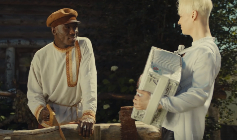 где - то на 2.31 минута