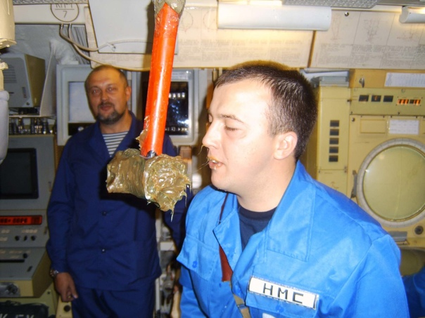 Поцелуй кувалды: Необычное посвящение подводников у русских