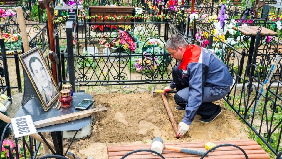 Когда устанавливать памятник?