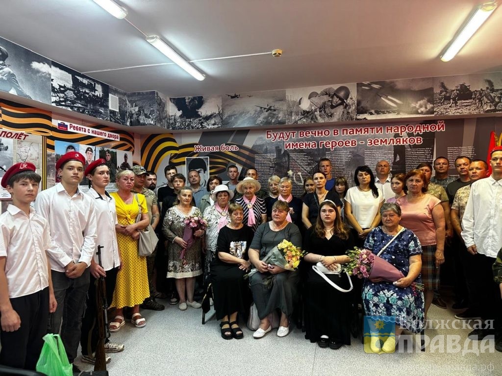 В музее школы № 15 увековечили память ещё одного героя СВО📷    Хранители памяти: в Волжском появилась ещё одна мемориальная доска героя СВО
