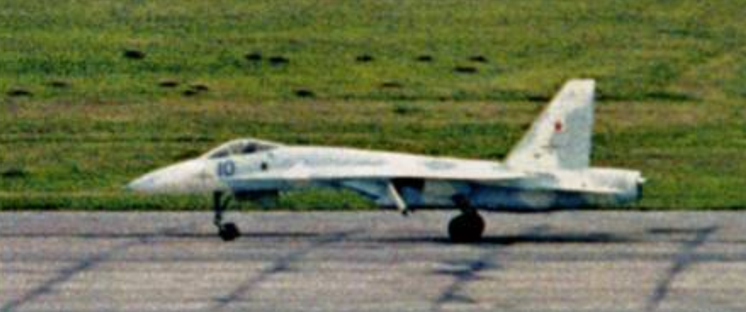 Самый первый летный прототип Т-10, платформы, давшей миру всю линейку современных истребителей Сухого. Фото ЛИИ им. Громова