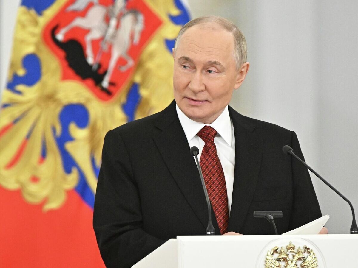    Путин: преданность россиян Родине укрепляет силу, независимость и суверенитет страны© Пул