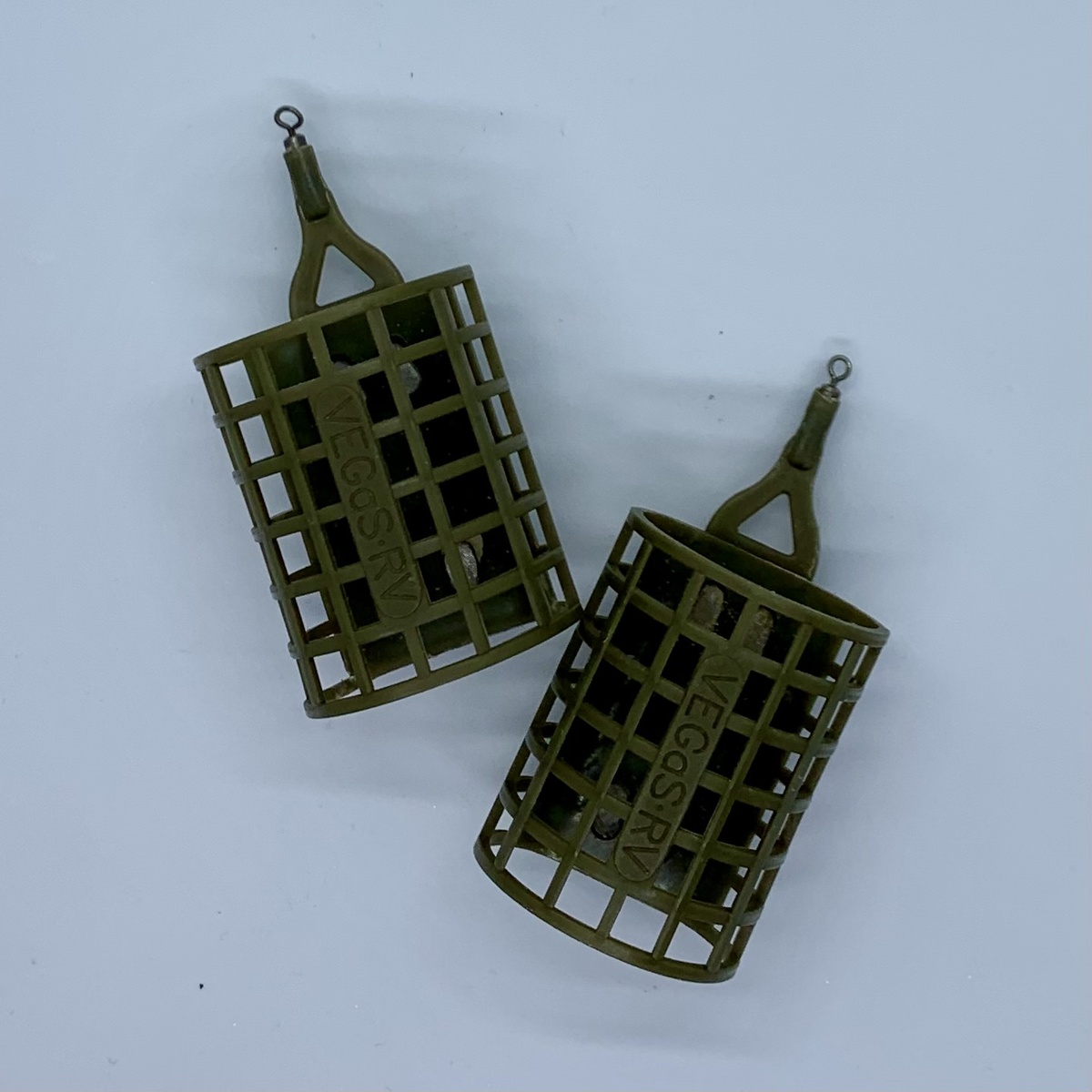                                                     на фото кормушка-клетка