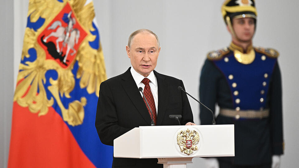    Путин поздравил соотечественников с Днем России РИА Новости/Сергей Бобылев