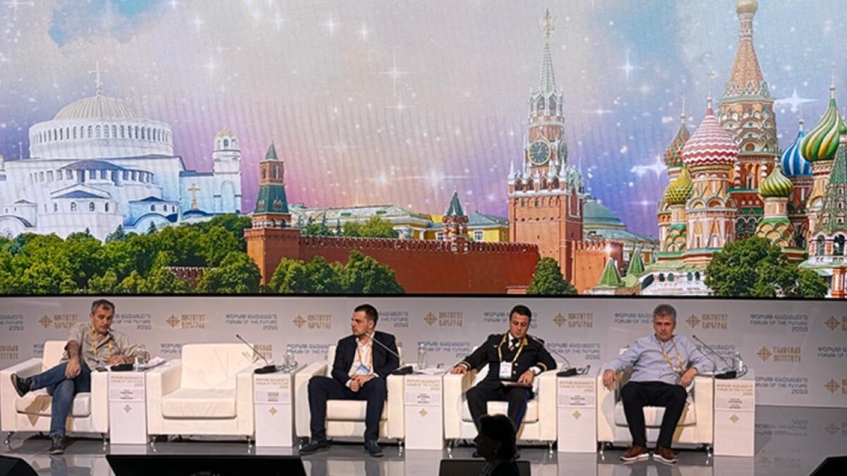 Тема обсуждения: "Войны будущего". Фото: Дмитрий Бархатов