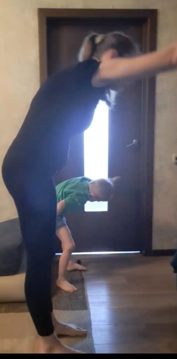 Макар делал зарядку вместе со мной