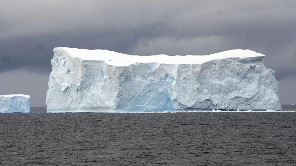   Гигантский айсберг A23a внезапно застрял и спасся от гибели