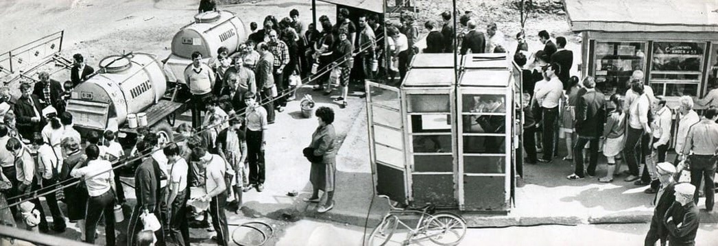 Очередь за квасом в Рязани в 1986 году, фото группы "Нетипичная Рязань"