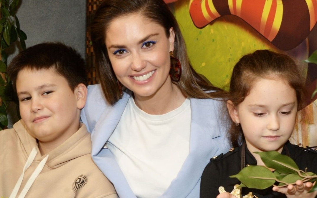 Агата Муцениеце с детьми Фото https://yandex.ru/images/