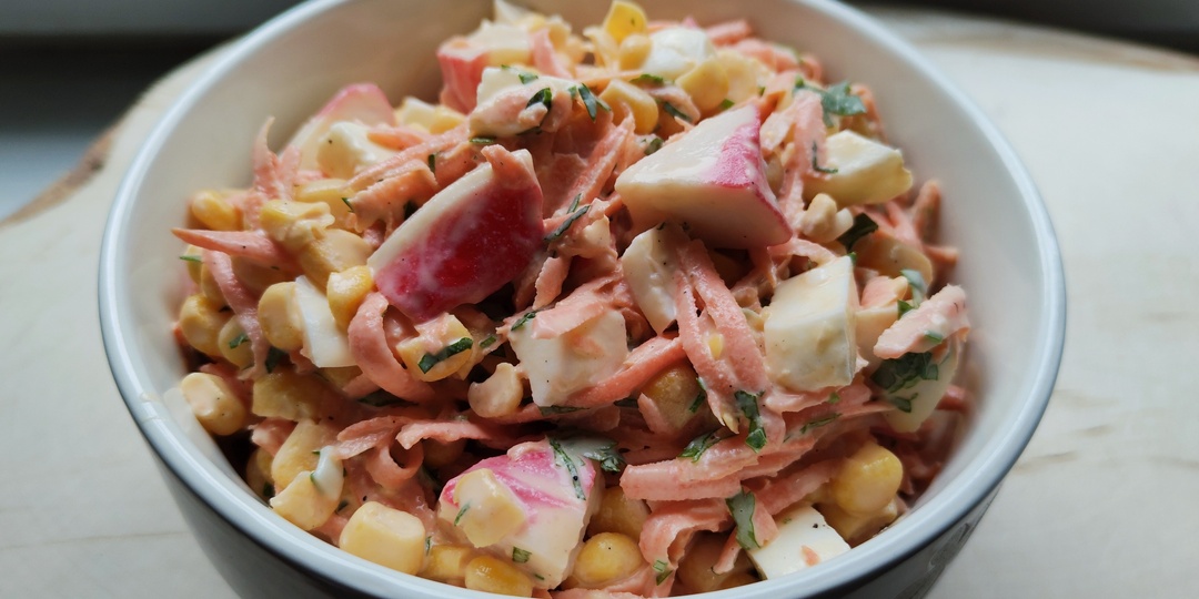 Крабовый салат с морковью
