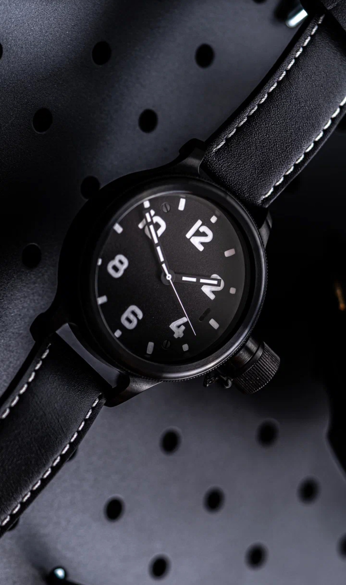 Часы из титана черного цвета, диаметр 46 мм. Скидка до 15.06.2025