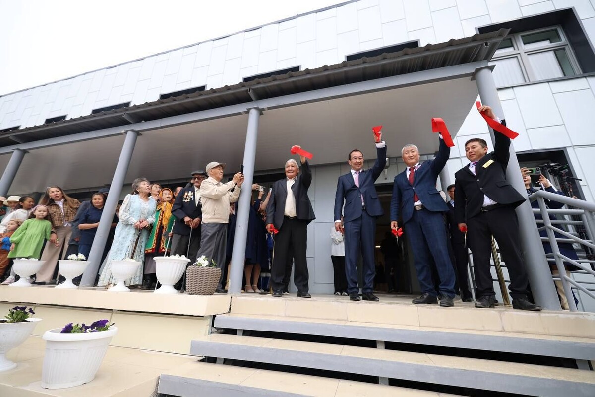    В День России в селе Бяс-Кюель Горного района Якутии открыли многофункциональный центр «Атамай» / Источник: Telegram-канал главы Якутии Айсена Николаева